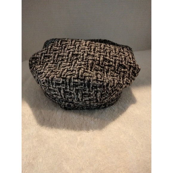 Betmar New York Women Cabbie Wool Blend Tweed Black White Hat - Picture 5 of 10